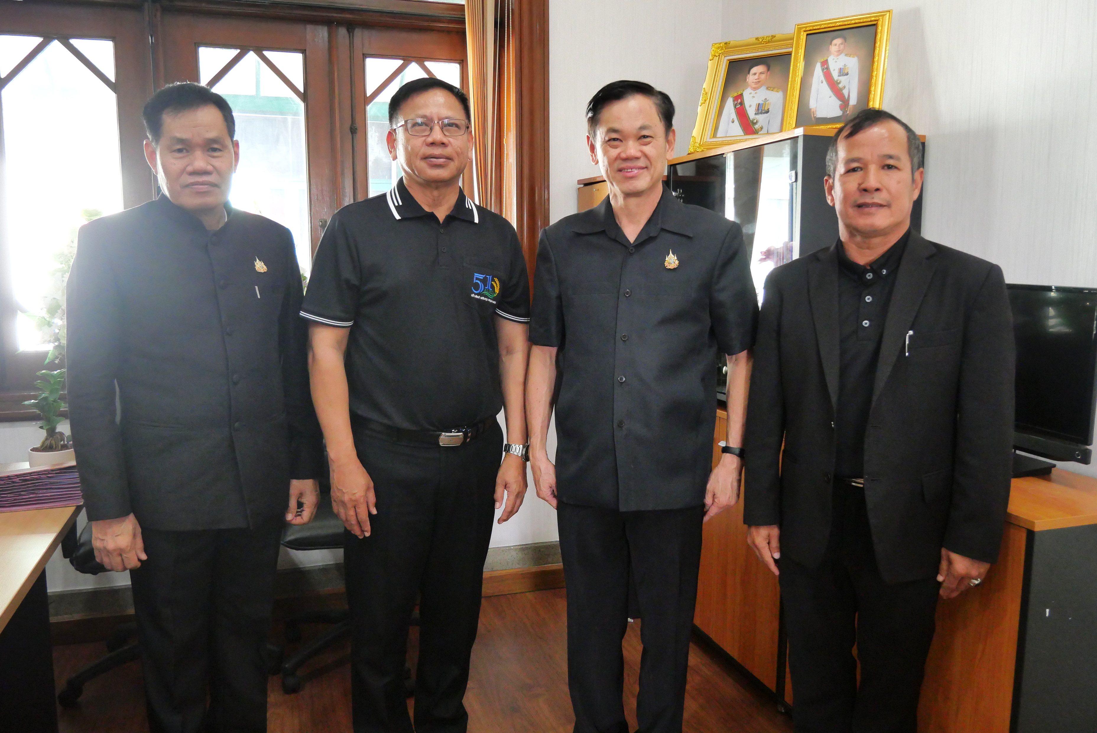 title - หัวหน้าผู้ตรวจราชการกรม พร้อมคณะเข้าแสดงความยินดีกับผู้ตรวจราชการกรม ส.ป.ก. เนื่องในโอกาสเข้ารับตำแหน่งใหม่